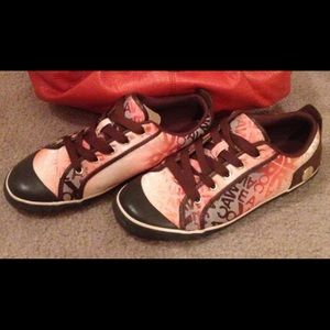 Brown sneakers/shoes